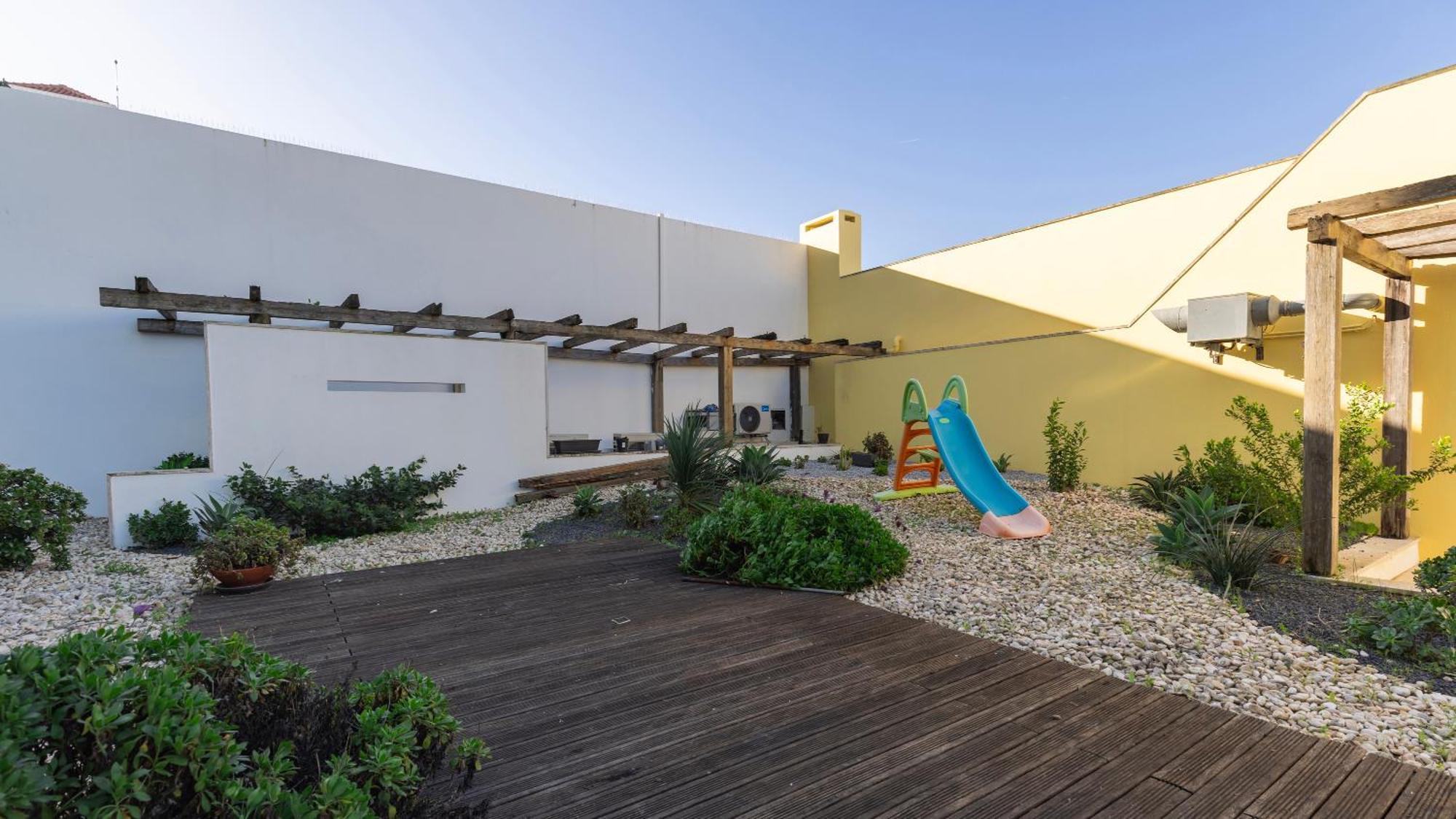 Stylish Apartment With Parking By Lovelystay Lisbon Exterior photo