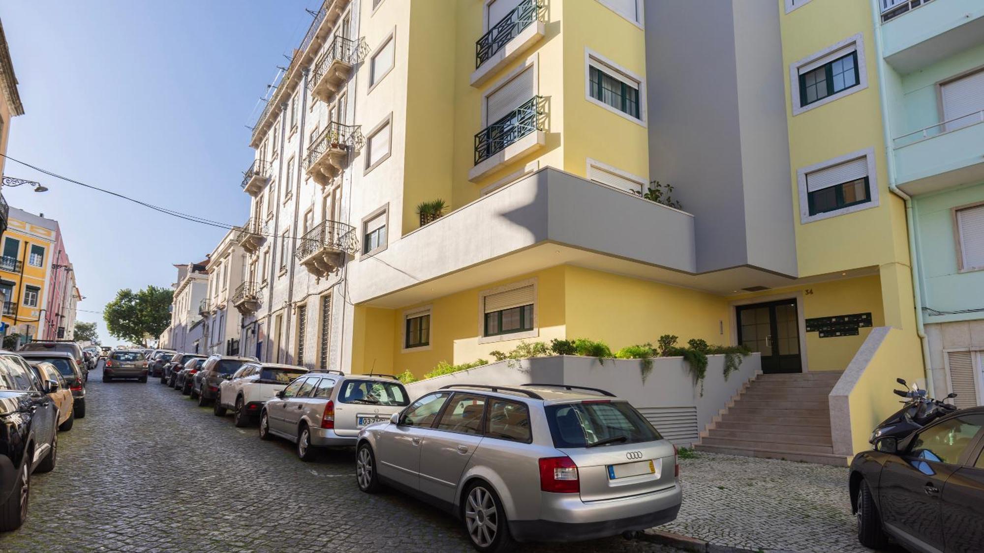 Stylish Apartment With Parking By Lovelystay Lisbon Exterior photo