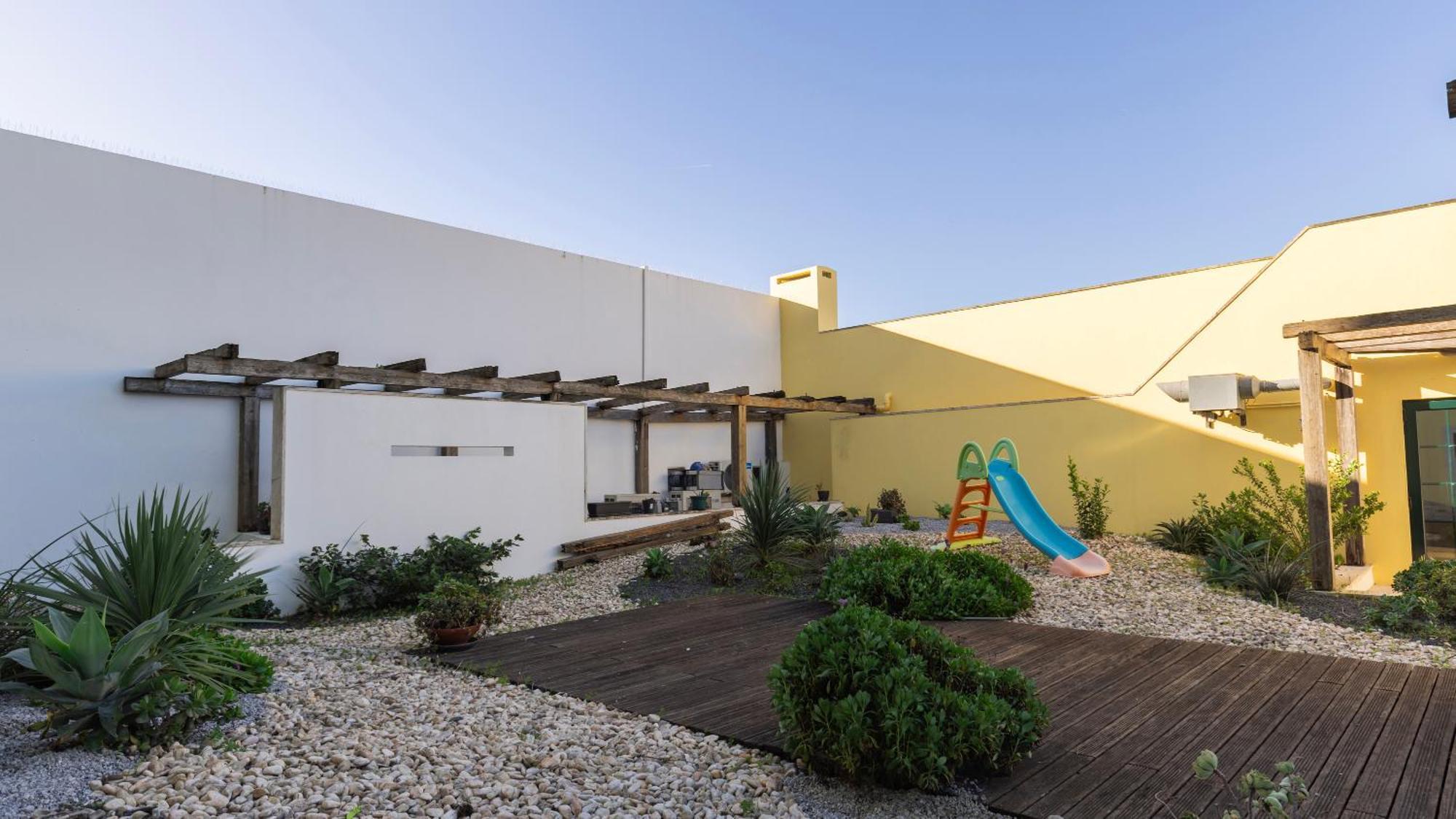Stylish Apartment With Parking By Lovelystay Lisbon Exterior photo