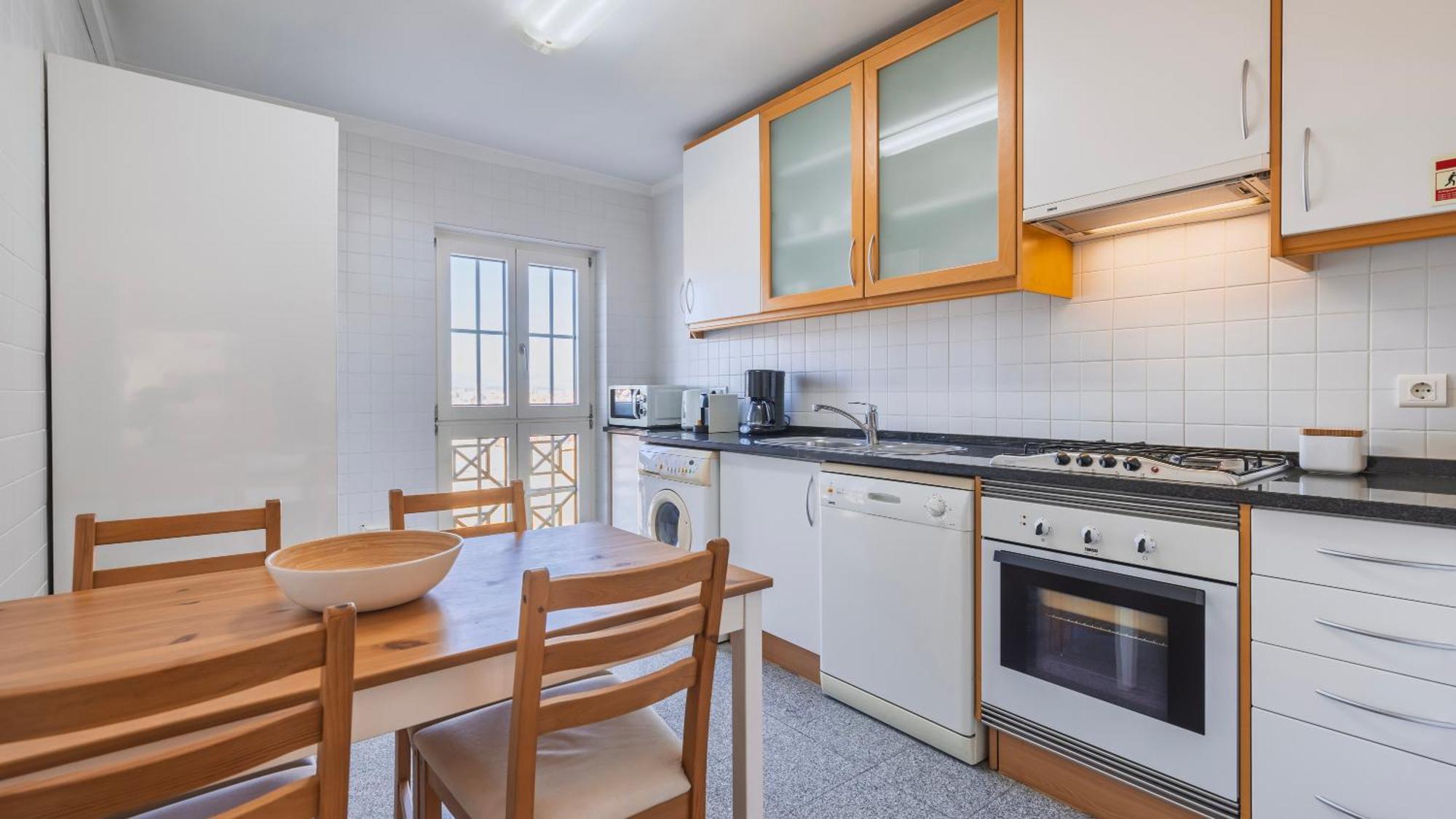 Stylish Apartment With Parking By Lovelystay Lisbon Exterior photo