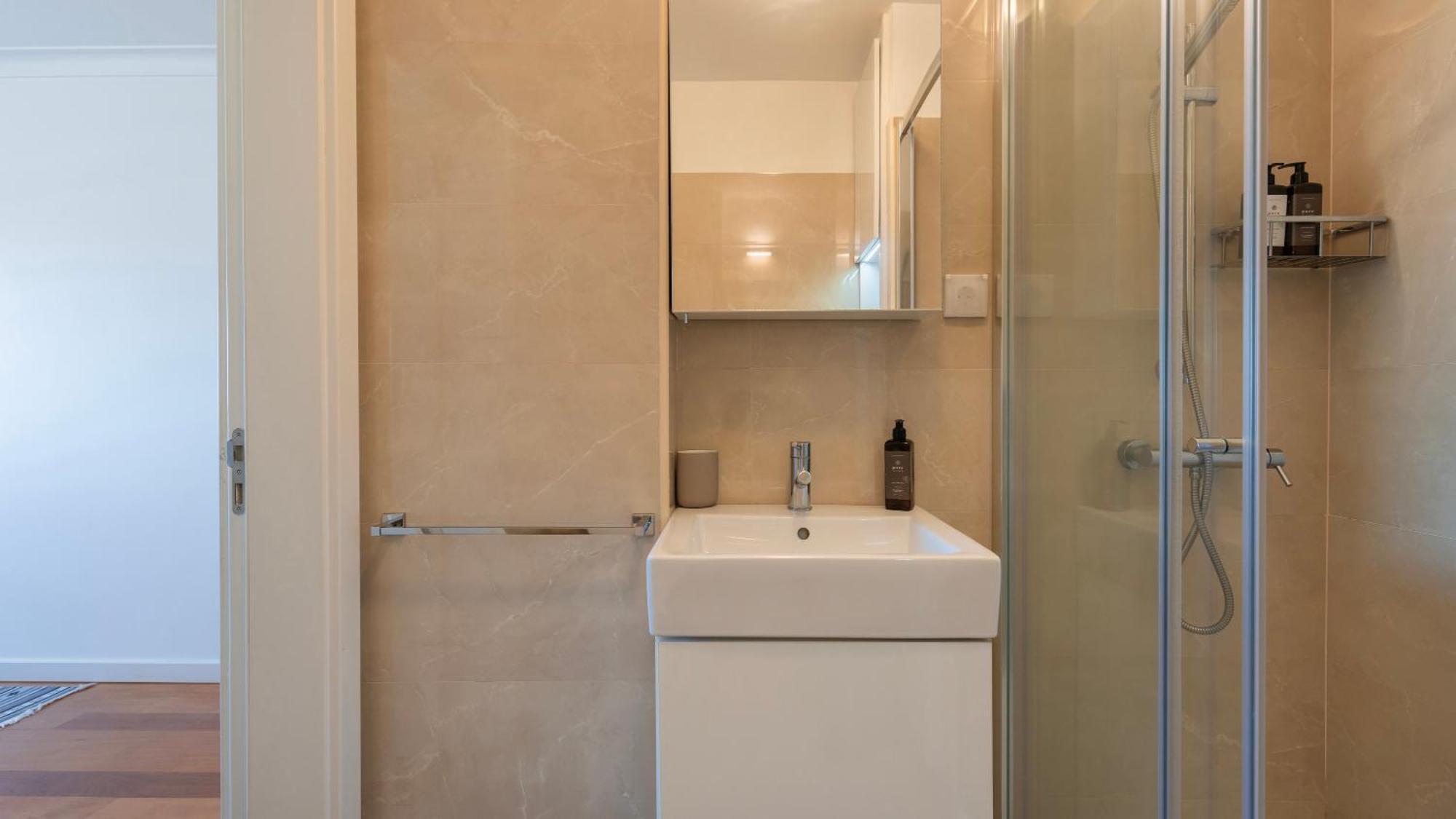 Stylish Apartment With Parking By Lovelystay Lisbon Exterior photo